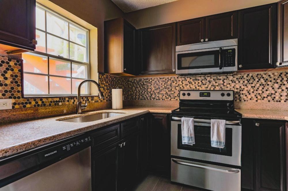 Dramatic Views From This Specious 1Bd/1Bth Christianted Bagian luar foto